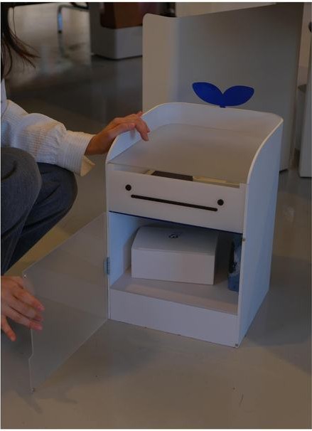 Lockit interior with upper drawer and lower bay