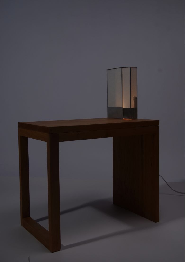 Han on a wooden desk, three-quarter view