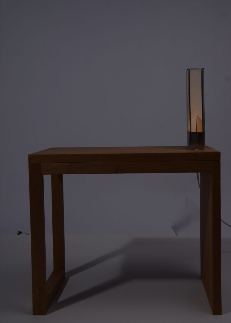 Han on a wooden desk, side view